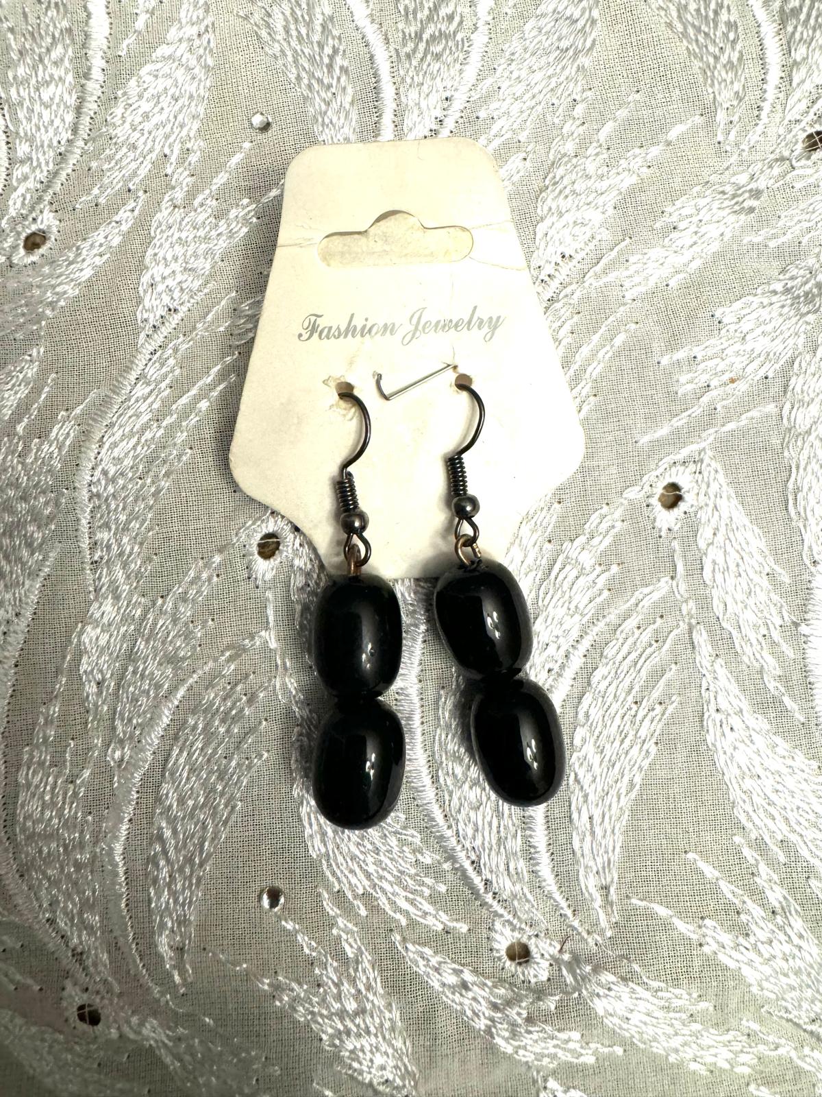 Womens ball earring (black)